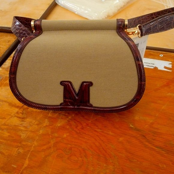 Hanbag - Picture 1 of 4